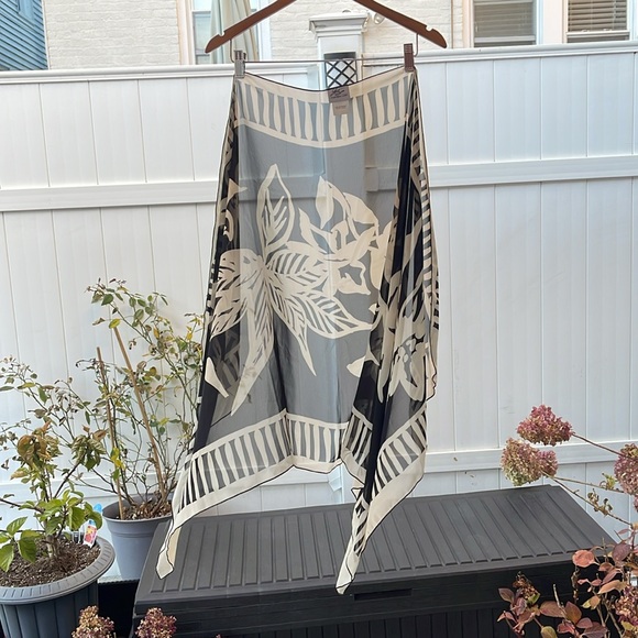 Black & Cream Color Chiffon Shawl / Wrap - Picture 2 of 12